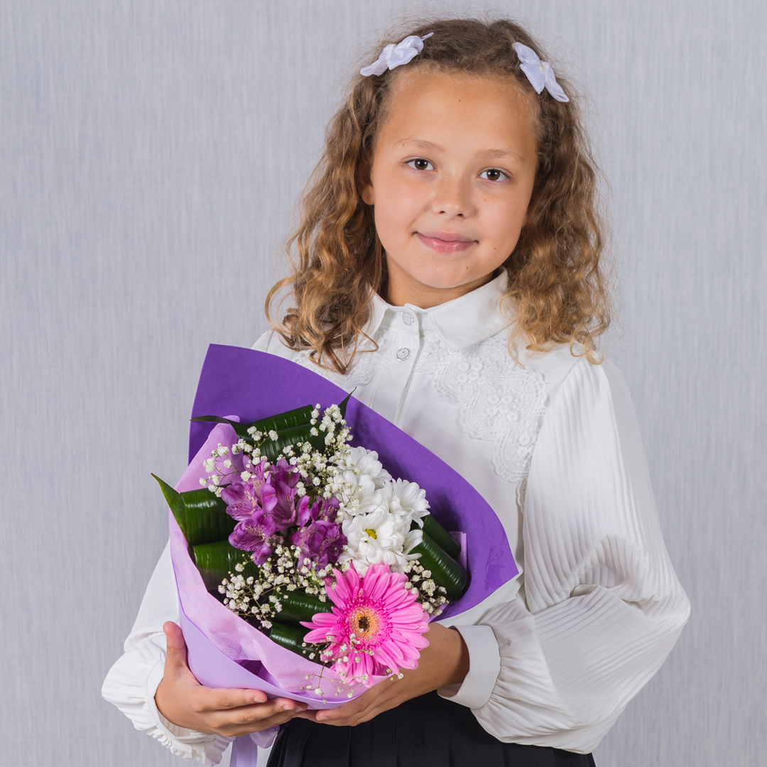 Загадка. Букет-комплимент с герберой, альстромерией и хризантемой арт. 37961