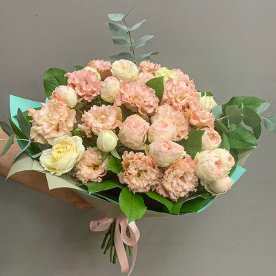 Букет "Ванильный пломбир" из кустовых пионовидных роз и эустомы N 45006