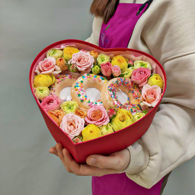 Сердце с цветами и пончиками для ванны 45459