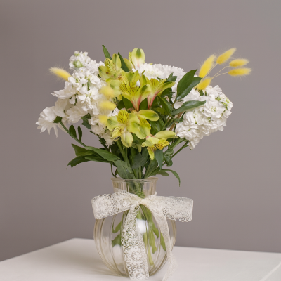 Букет из альстромерии с матиолой в вазе. Сет N 82239