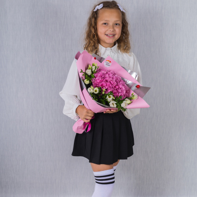 Школьный букет с гортензией и эустомой "Подружка" N 37962 Школьный букет с гортензией и эустомой "Подружка" N 37962