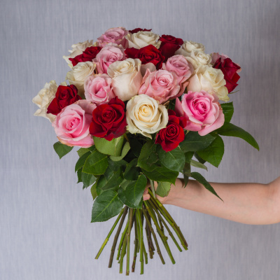 Букет из 25 бело-розовых роз Эквадор 40 см 7310-БРоз Букет из 25 бело-розовых роз Эквадор 40 см 7310-БРоз