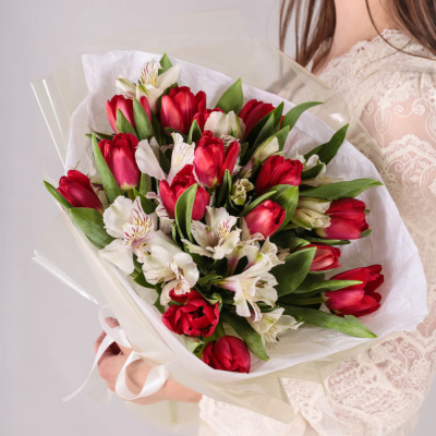 Букет из тюльпанов с альстромерией 46173