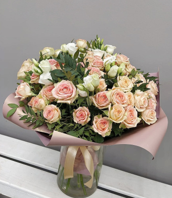 Букет из нежных кустовых роз с эустомой 27813